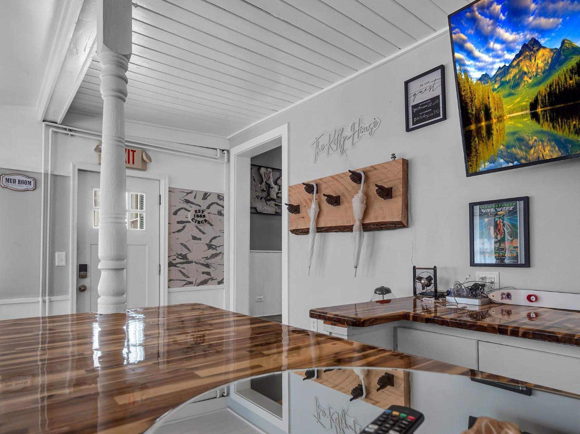 The Kelly House - 4 Bedroom Historic Lodge - Downtown เอลลิคอตต์วิลล์ ภายนอก รูปภาพ